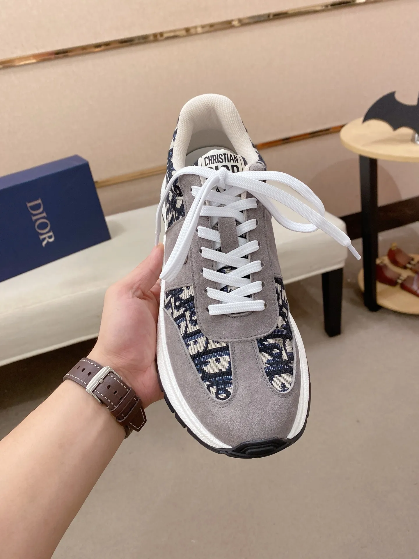 Men's shoes💰 462💰🇮🇹🇮🇹Dior d The new model is on sale at the same time at the counter. The upper 🇮🇹 is imported Italian first-layer cowhide, and the lining is fully imported sheepskin 💪💪. It is a complete 1⃣️ to 1⃣️ replica 🇮🇹💪💪, ⚠ Sole: The original sole is specially provided by the original factory. The exclusive movable molded sole is super comfortable. ⚠Original factory single goods, 🔍🔍high quality, you can enter and leave the counter at will, welcome to compare⚠. Code number: 38-44. Can be customized 45-46